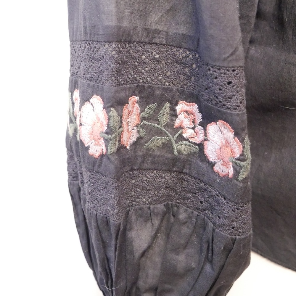Torrid Plus 2X Long Sleeve Black V-Neck Blouse With Floral Embroidery NWOT - Picture 4 of 4